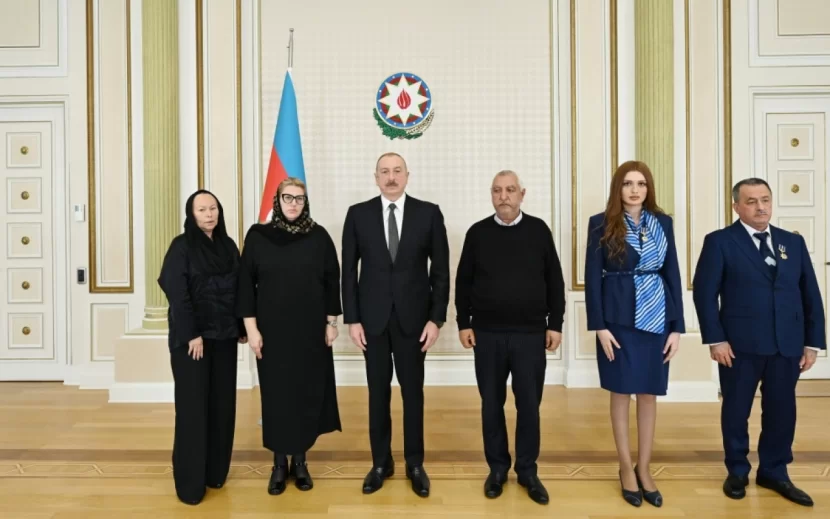 İlham Əliyev medal və ordenləri onlara təqdim etdi - FOTOLAR+VİDEO/ YENİLƏNDİ
