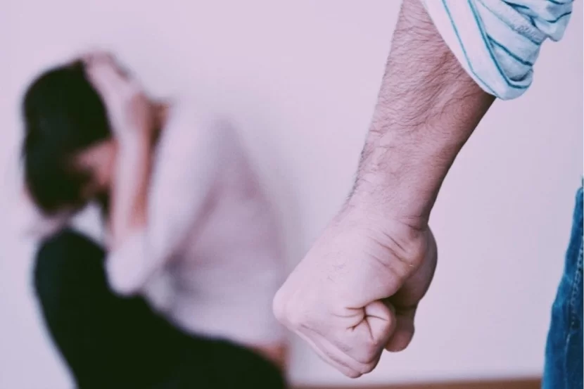 Sumqayıtda qonşular arasında dava oldu, qadını dəmirlə döydülər 