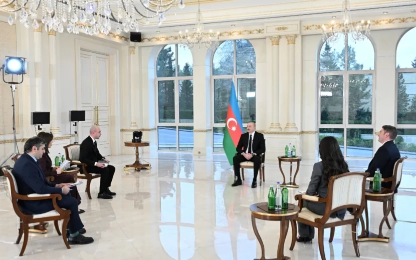 İlham Əliyev yerli televiziya kanallarına müsahibə verdi - FOTOLAR