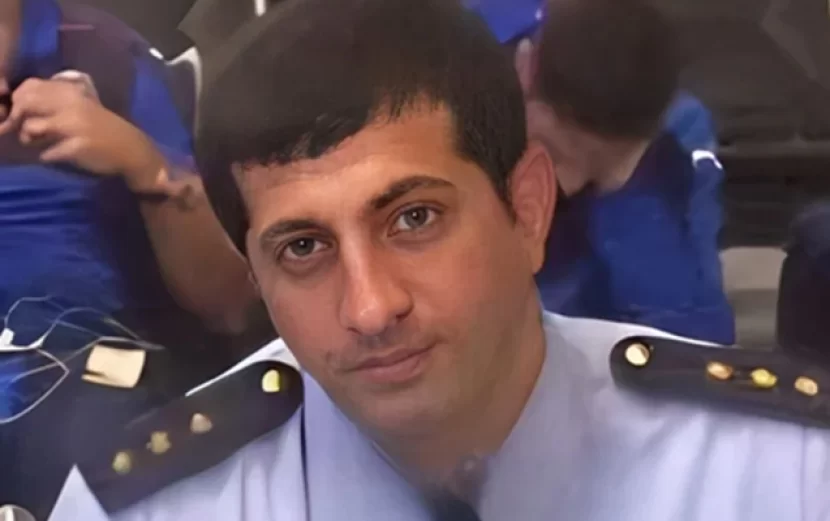 Yarım milyon qızılla tutulan vəzifəli şəxs GÖRÜN KİMDİR - DOSYE