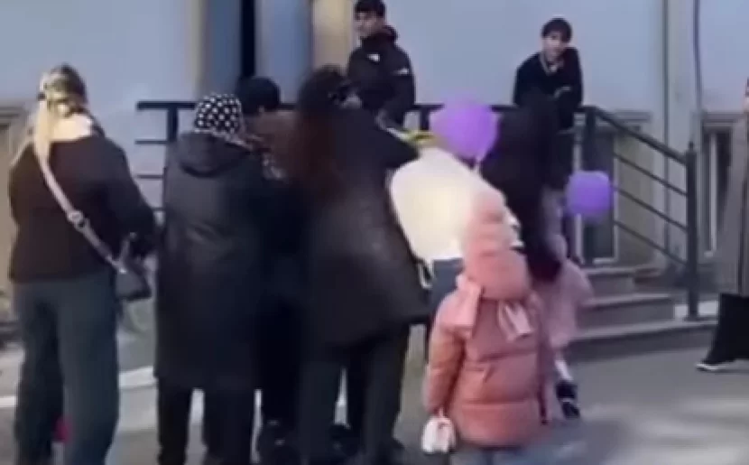 Məktəbdə valideynlər arasında baş verən insidentlə bağlı ekspertiza aparılır