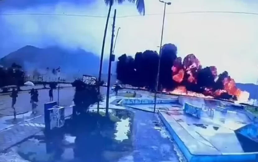 Təyyarə çimərlikdə partladı: Ölü və yaralılar var - Video