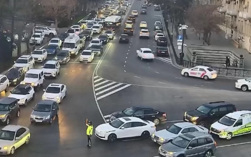 Bu yollarda sıxlıq var - SİYAHI