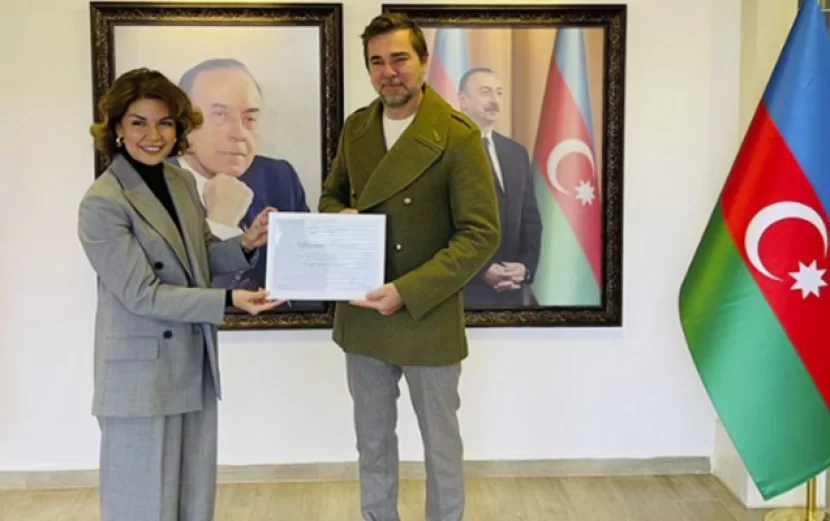 İlham Əliyev məşhur aktyoru təltif etdi - FOTO