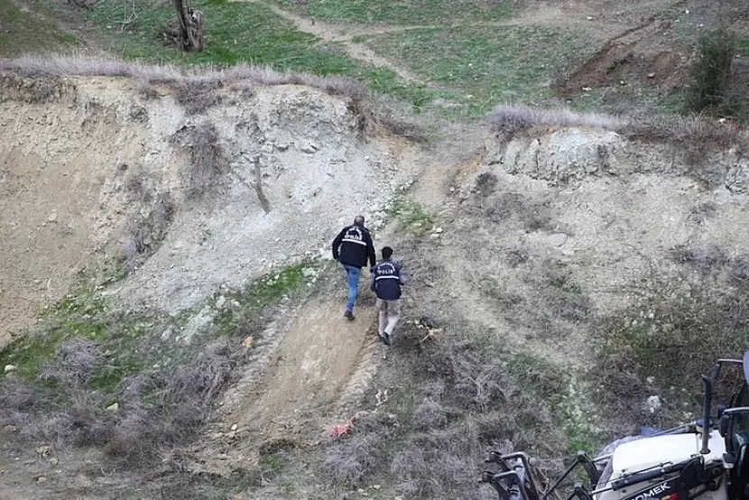 Səhiyyə səlahiyyətliləri vəhşiliyi fərq etdi: Yeni doğulmuş körpəni basdıran iki şübhəli TUTULDU