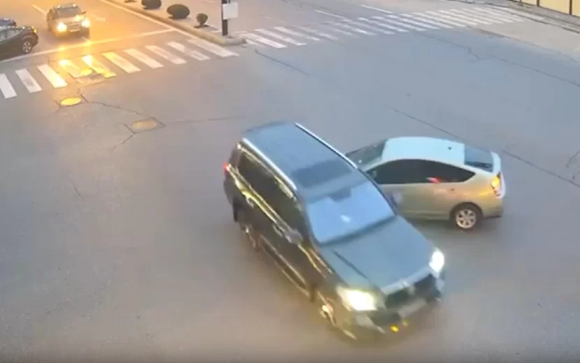 Piyada son anda ölümdən xilas oldu - Dəhşətli qəzanın ANBAAN GÖRÜNTÜLƏRİ