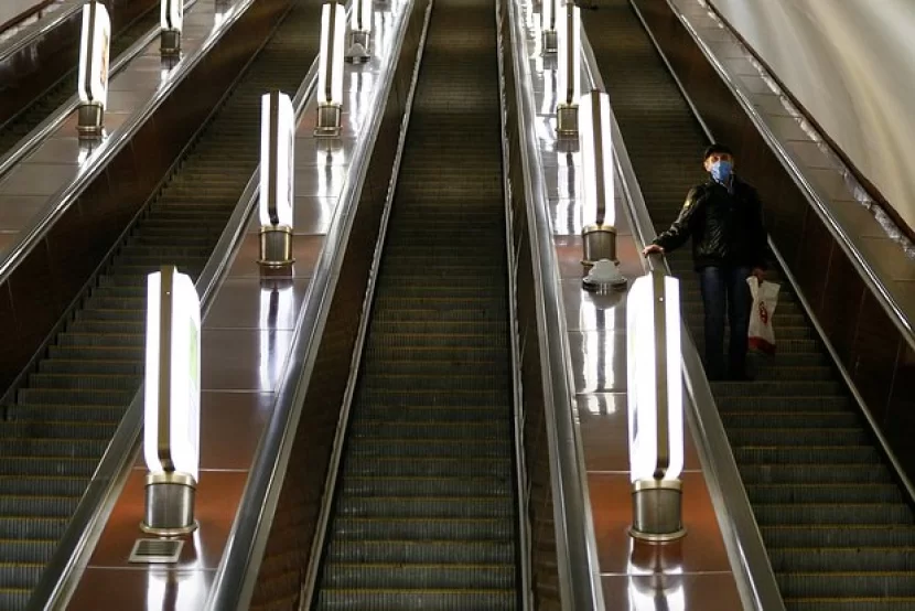 Ard-arda partlayışlardan sonra Kiyevdə metro stansiyası BAĞLANDI