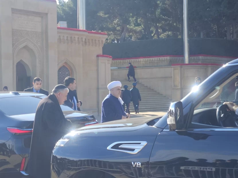 Allahşükür Paşazadə Şəhidlər xiyabanını ZİYARƏT EDİB