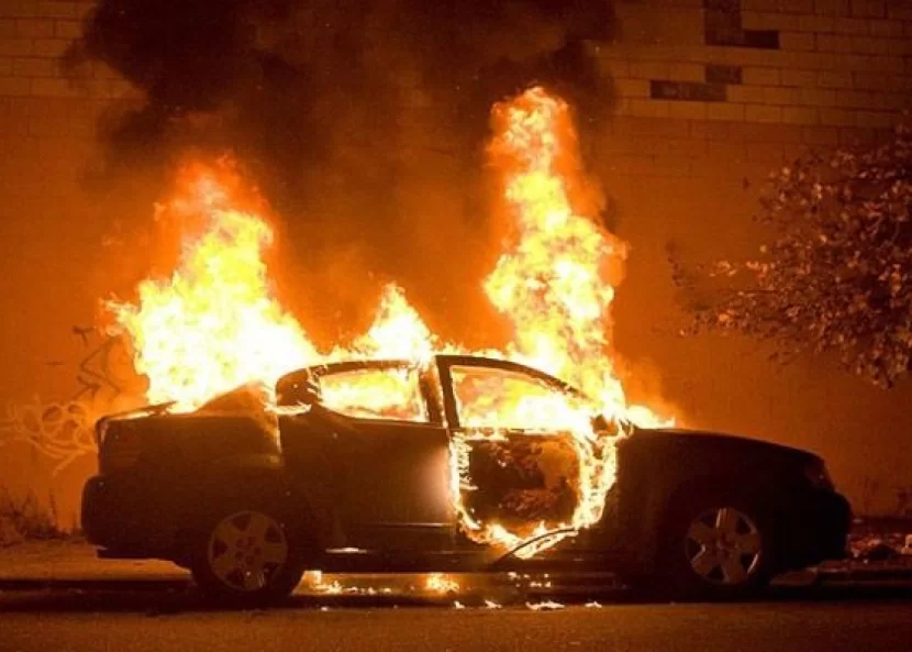 Sumqayıtda \"Toyota\" yandı