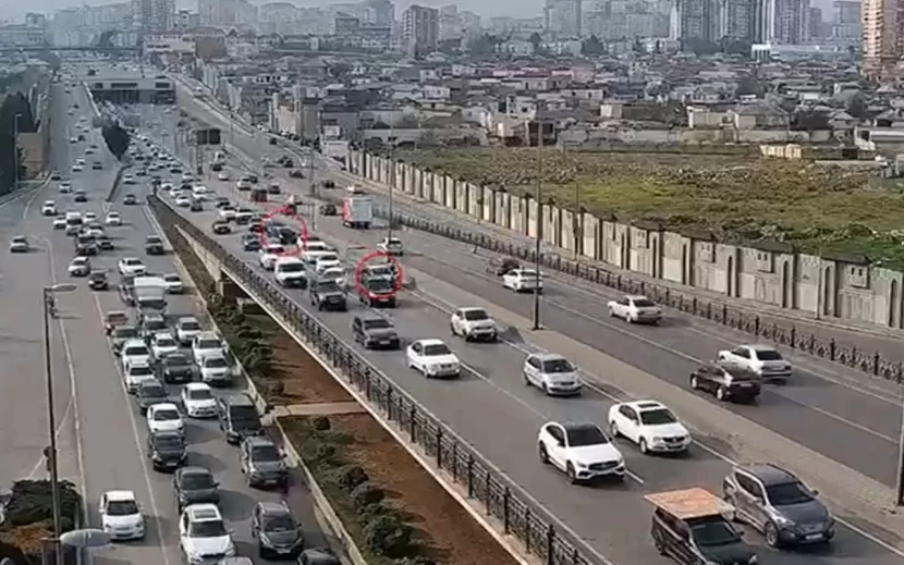 İki qəza yollarda sıxlıq yaradıb - VİDEO