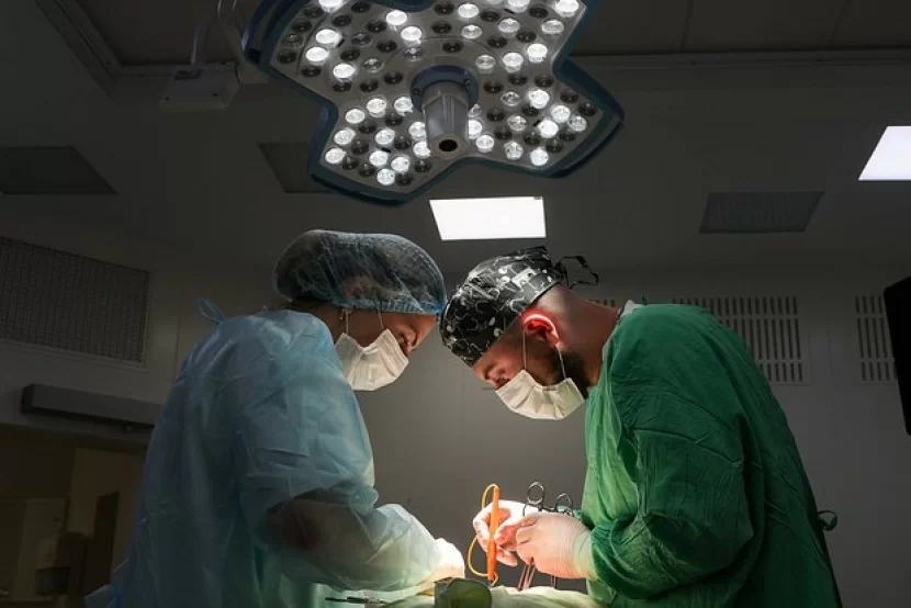 Bir yaş yarımlıq uşağın bədənindən 131 yad əşya ÇIXARILDI