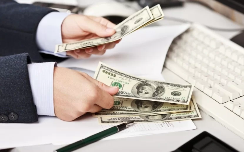 Qonşu ölkədə dollar kəskin bahalaşıb 