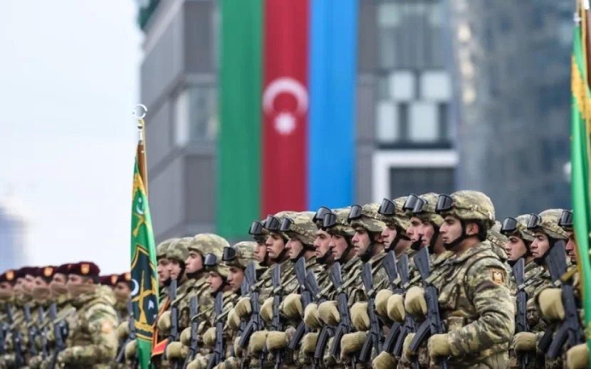 Ehtiyatda olan şəxslərin Müstəqillik Günündə də hərbi forma geyinməsi təklif olunur