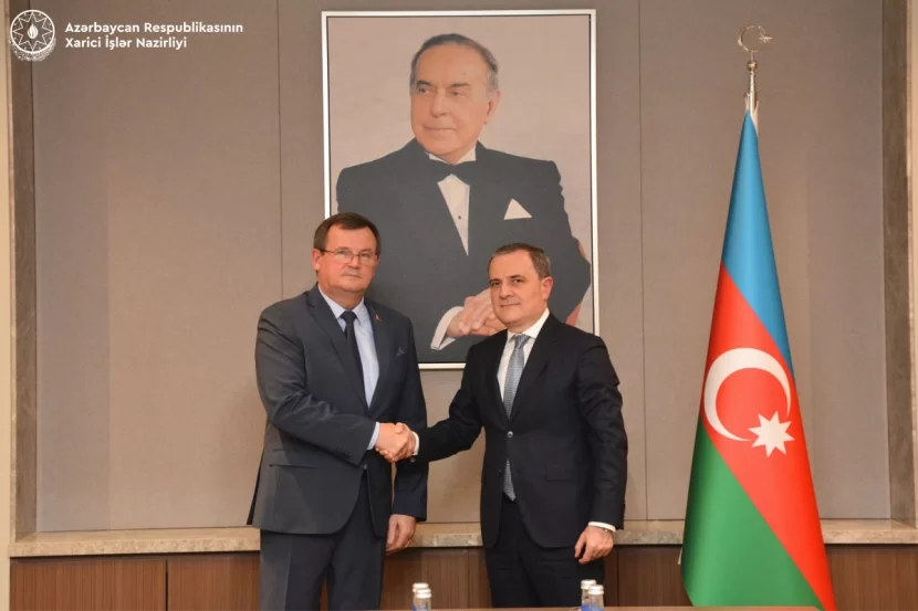 Ceyhun Bayramov Belarus səfiri Andrey Ravkovla görüşdü