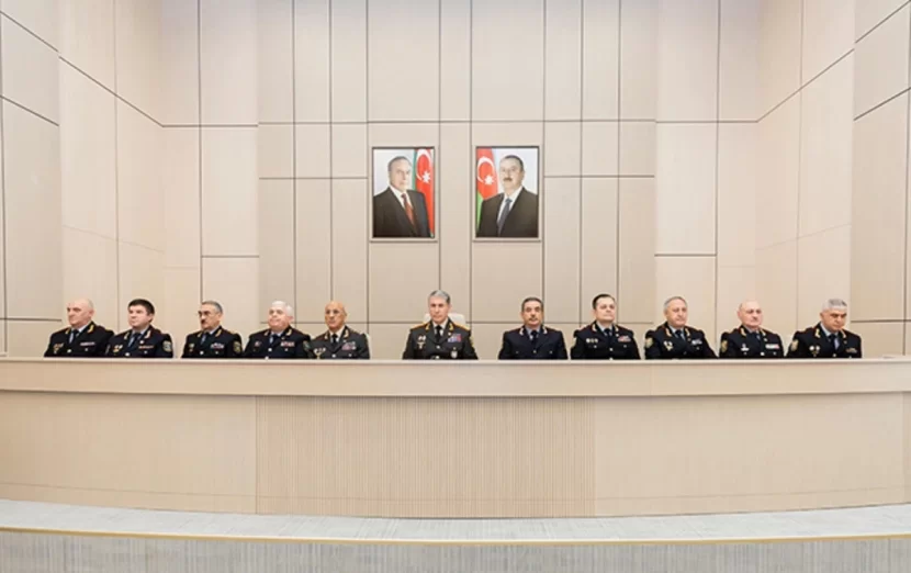 Vilayət Eyvazov rəisləri topladı 