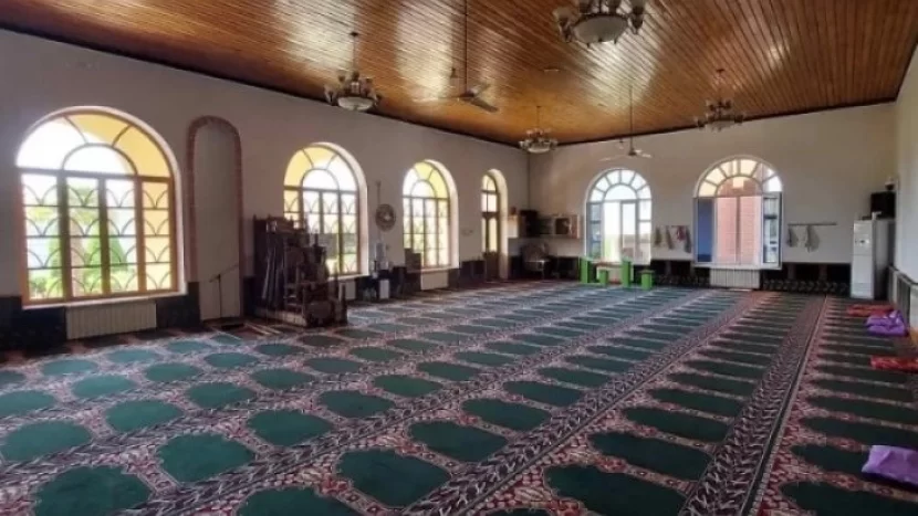 Azərbaycanda silahla məscidə girdi: HƏBS OLUNDU