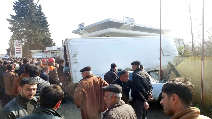 Sərnişin avtobusu aşdı: Yaralılar var - Video