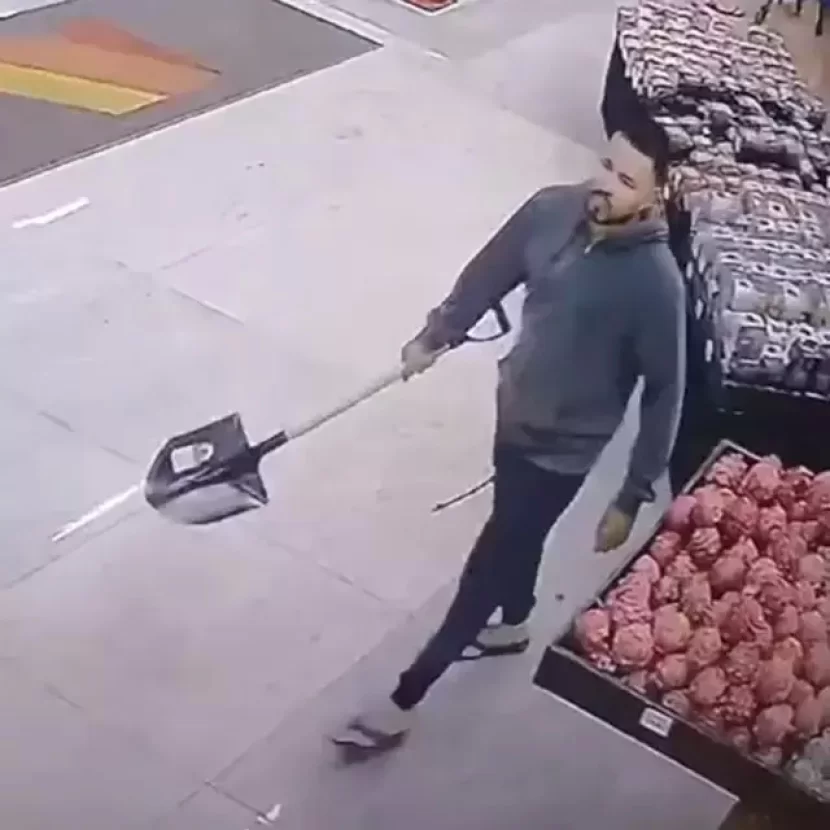 Arvadını danlayan market müdirini kürəklə DÖYDÜ