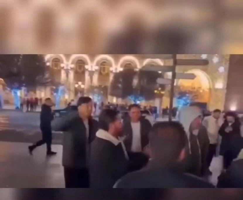 Azərbaycanlılar İrəvanın mərkəzində “Qarabağ” mahnısı oxudu