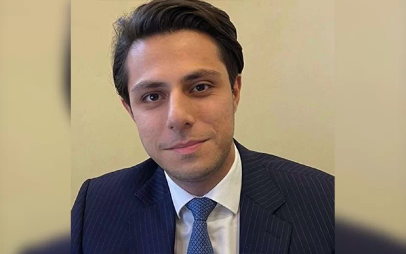 Məmurun evindən 244 minlik qızıl oğurlayan xadimə məhkəməyə GƏLMƏDİ