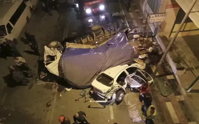 Türkiyədə dəhşətli qəza: 3 ölü, 22 yaralı - Video