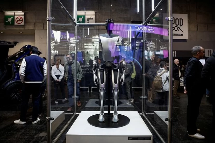 Mask bu ilin sonuna kimi 10 min robotu satışa BURAXACAQ