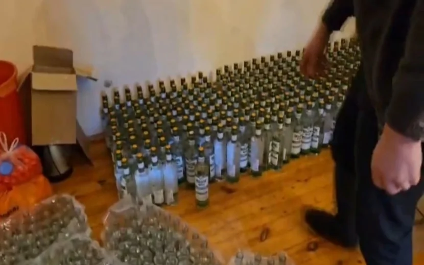 Saxta spirtli içkilər hazırlayan 5 nəfər saxlanıldı