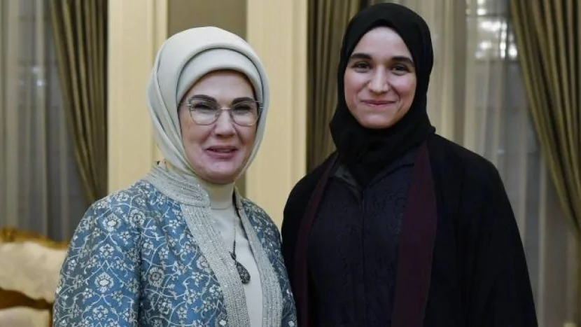 Əminə Ərdoğan Suriyanın birinci xanımı ilə görüşdü