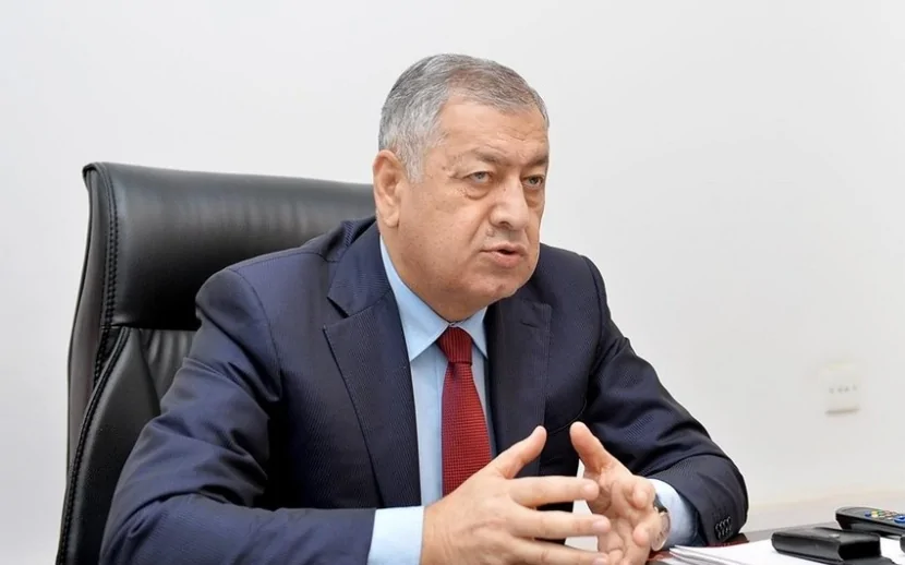 \"Bakıdakı ofisimdə oturmuşam, səhhətim də yaxşıdır\" - Vahid Əhmədov