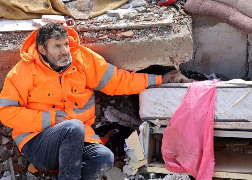 Türkiyədə 7,7 və 7,6 ballıq zəlzələ: \"Əsrin fəlakəti\"