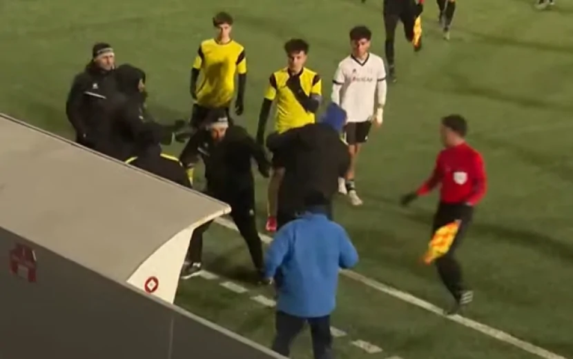 Azərbaycan futbolunda biabırçılıq - Baş məşqçini döydülər+Video