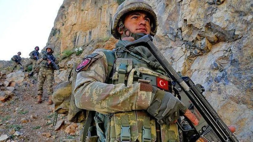 Türk əsgəri 13 PKK terrorçusunu  MƏHV ETDİ