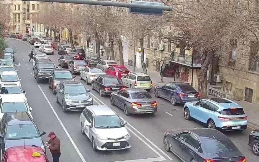 Bakı yeni həftəyə tıxacla başladı - SİYAHI