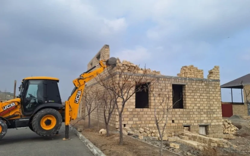 Gəncədə qanunsuz tikilən daha bir neçə yaşayış sahəsi aşkarlandı - FOTO