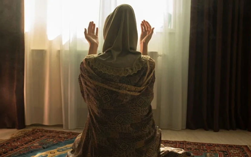 Qadın namaz qılarkən öldürüldü - Gürcüstana qaçan əri tutuldu