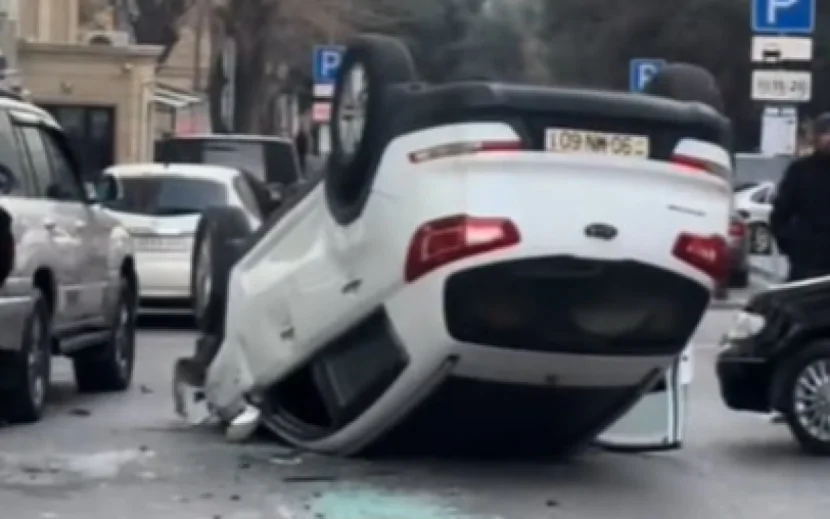Bakıda bir neçə maşını əzən \"Kia\" aşdı - VİDEO