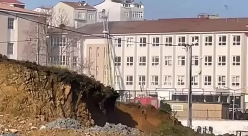 İstanbulda məktəb yanğını BAŞ VERDİ