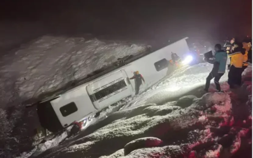 Türkiyədə sərnişin avtobusu aşdı - Ölənlər var
