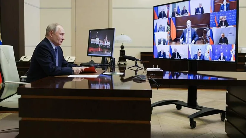 Putin Təhlükəsizlik Şurasının iclasını keçirdi