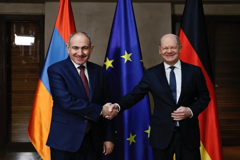 Paşinyan Şoltsla Azərbaycanı müzakirə etdi