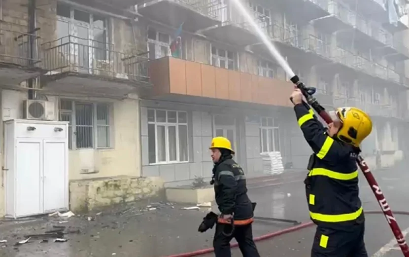 Nərimanovda beşmərtəbəli binadakı yanğın söndürülüb - Fotolar/Video
