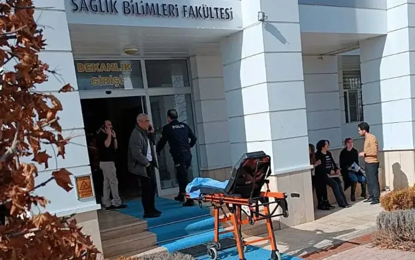 Türkiyədə universitetdə atışma - Müəllimi və özünü güllələdi
