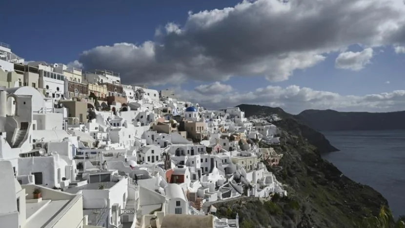 Santorinidə zəlzələ zamanı təcili təxliyə üçün liman inşa ediləcək
