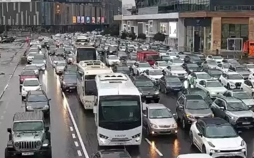 Bu yollarda sıxlıq var - SİYAHI