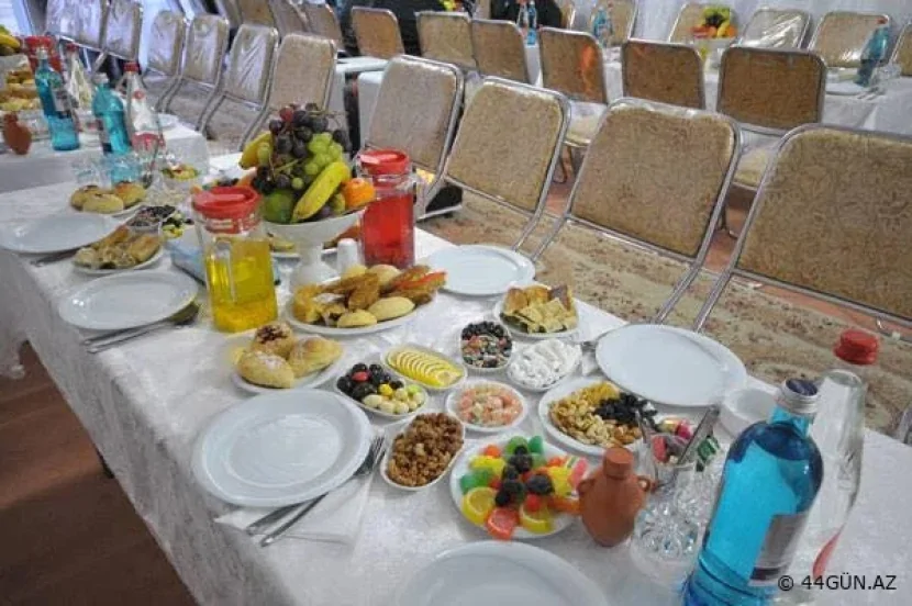 Bakıda yas yerində ehsan yeyən kişi boğulub öldü 