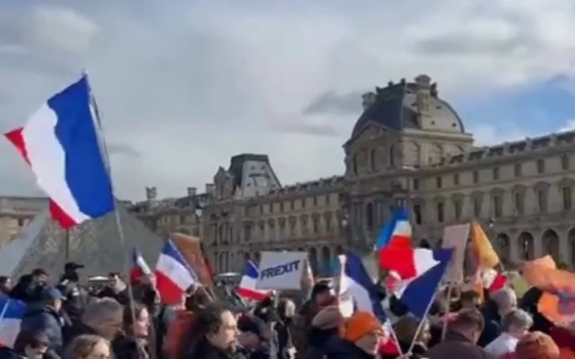Paris əhalisi aksiya keçirdi 