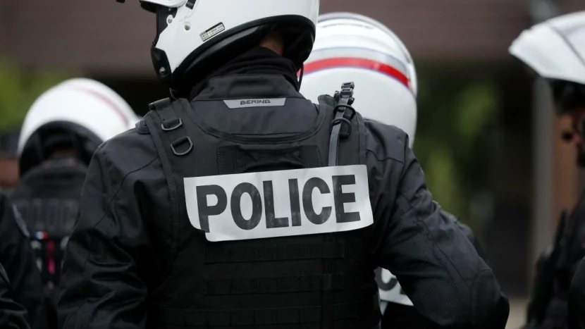 Bıçaqla hücum nəticəsində bir nəfər həlak oldu, iki polis əməkdaşı yaralandı