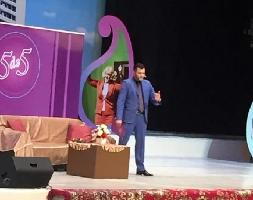 \"Bu şəhərdə\"nin konsertinə gələn qız sevgilisini başqa xanımla gördü - VİDEO