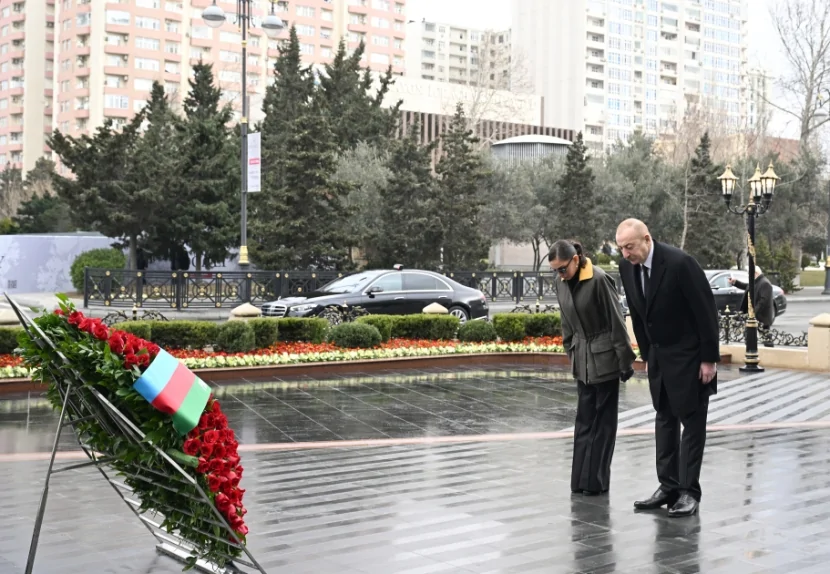 Prezidentlə xanımı \"Ana harayı\" abidəsində