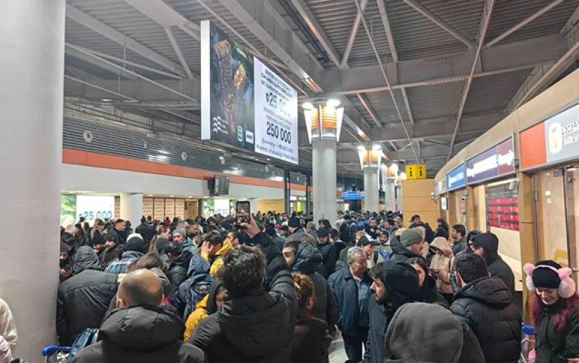 Tbilisi Beynəlxalq Hava Limanında təxliyə elan olundu